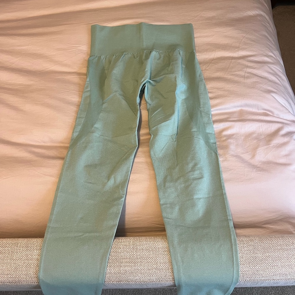 NVGTN Sage Green Seamless Leggings
